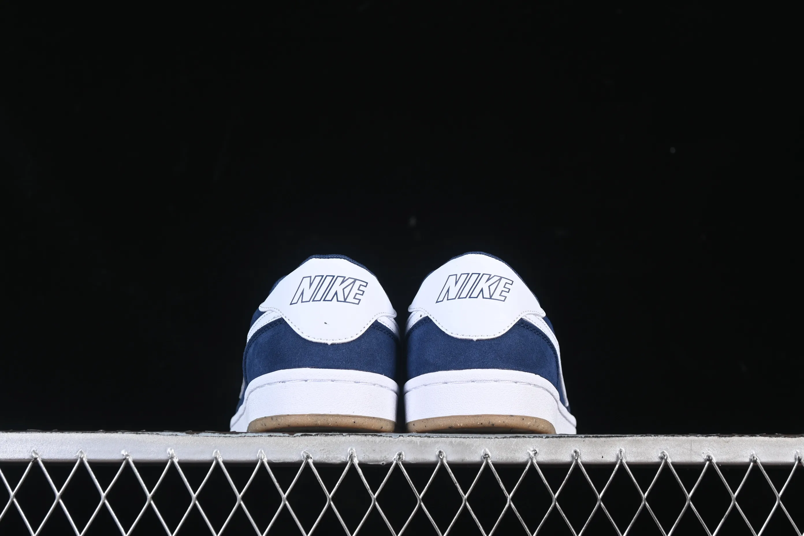 All categories Nk SB Dunk series Nike SB Fc Classic campus sneakers Nike SB Fc Classic Nike autumn and winter campus casual sneakers 909096-400